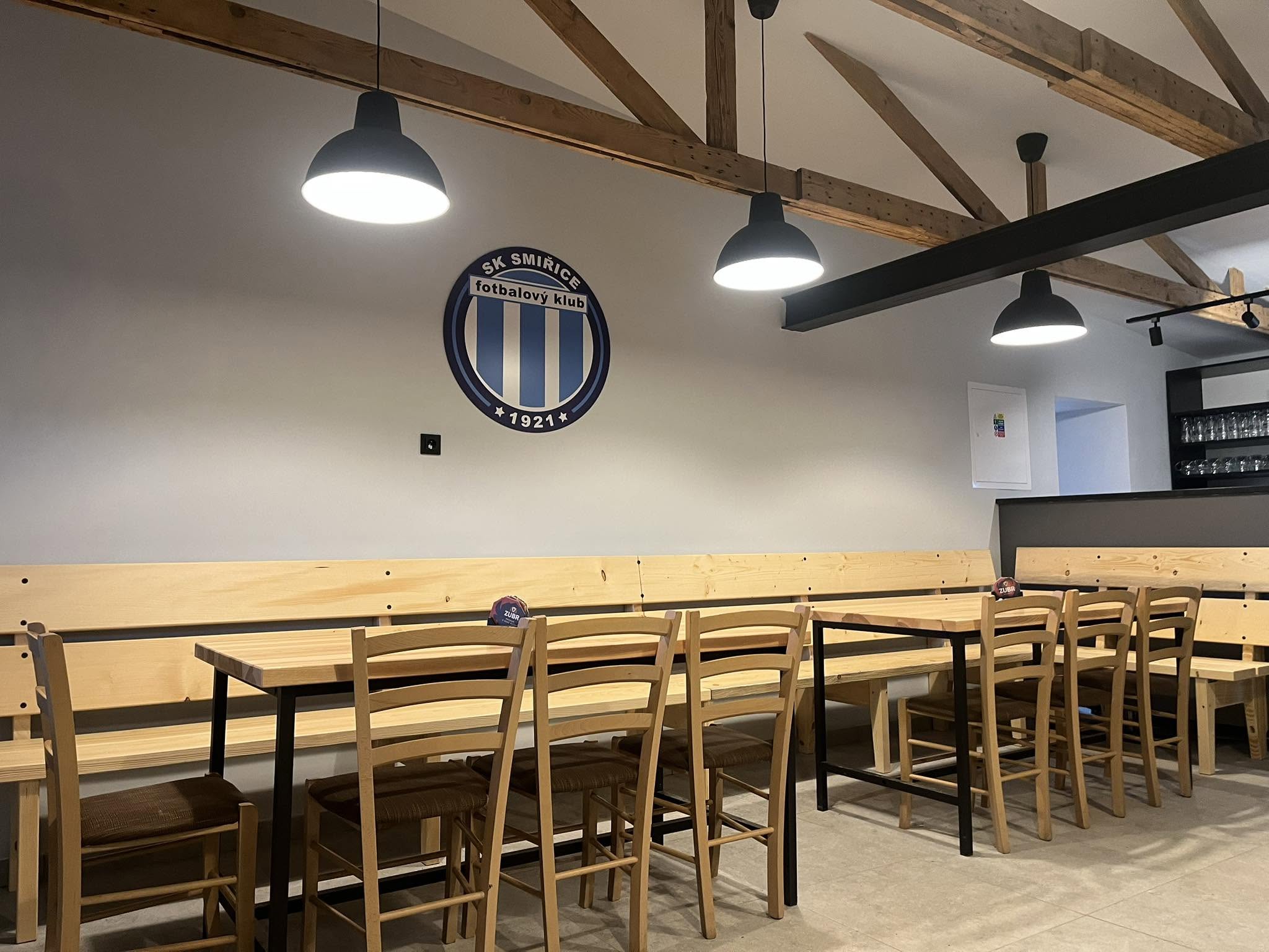 Zrekonstruovaný interiér hospody na Stadionu Smiřice